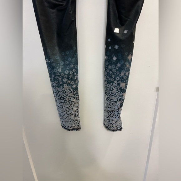 Alo Yoga Air Brush Black Brilliance High Rise Leggings - Picture 9 of 10